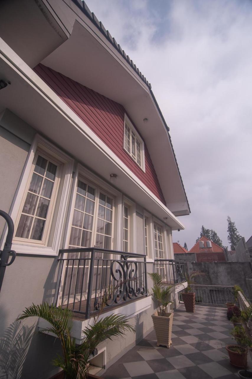 Hotel Front One Boutique Baluran Malang Extérieur photo