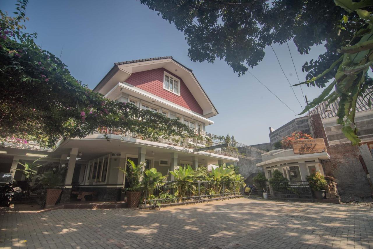 Hotel Front One Boutique Baluran Malang Extérieur photo