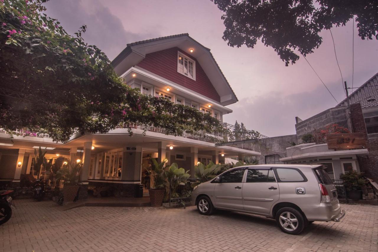 Hotel Front One Boutique Baluran Malang Extérieur photo