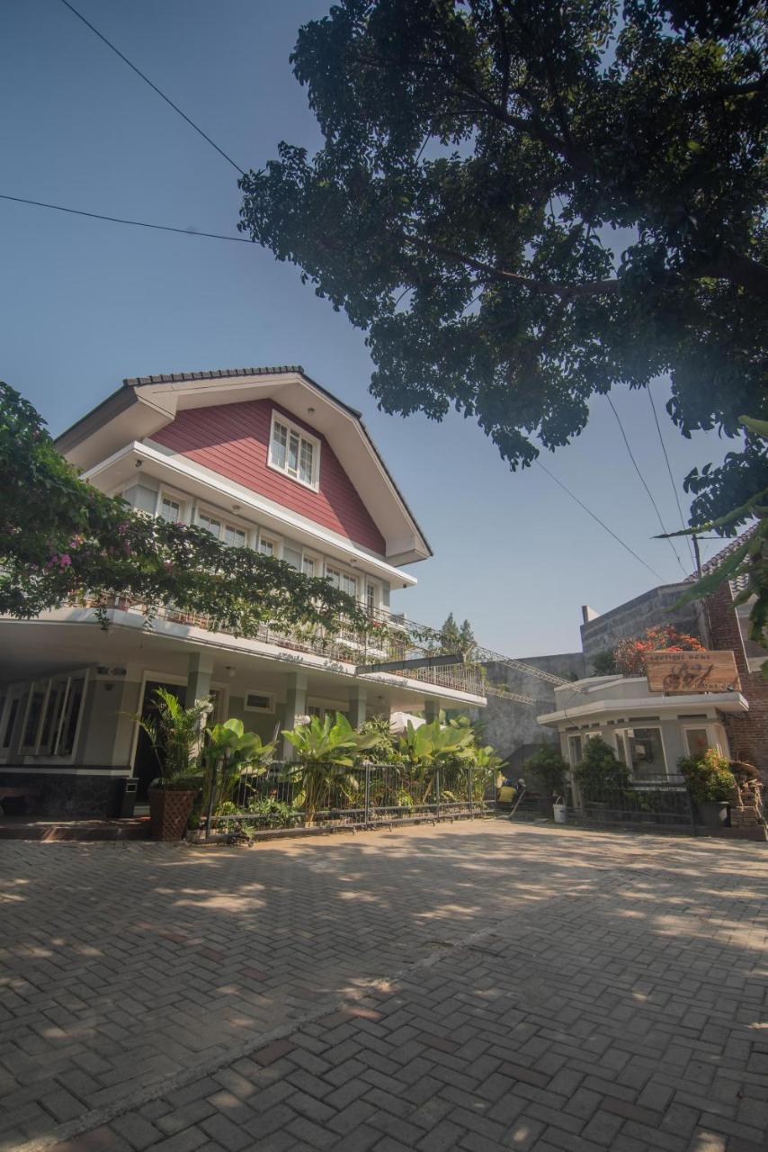 Hotel Front One Boutique Baluran Malang Extérieur photo